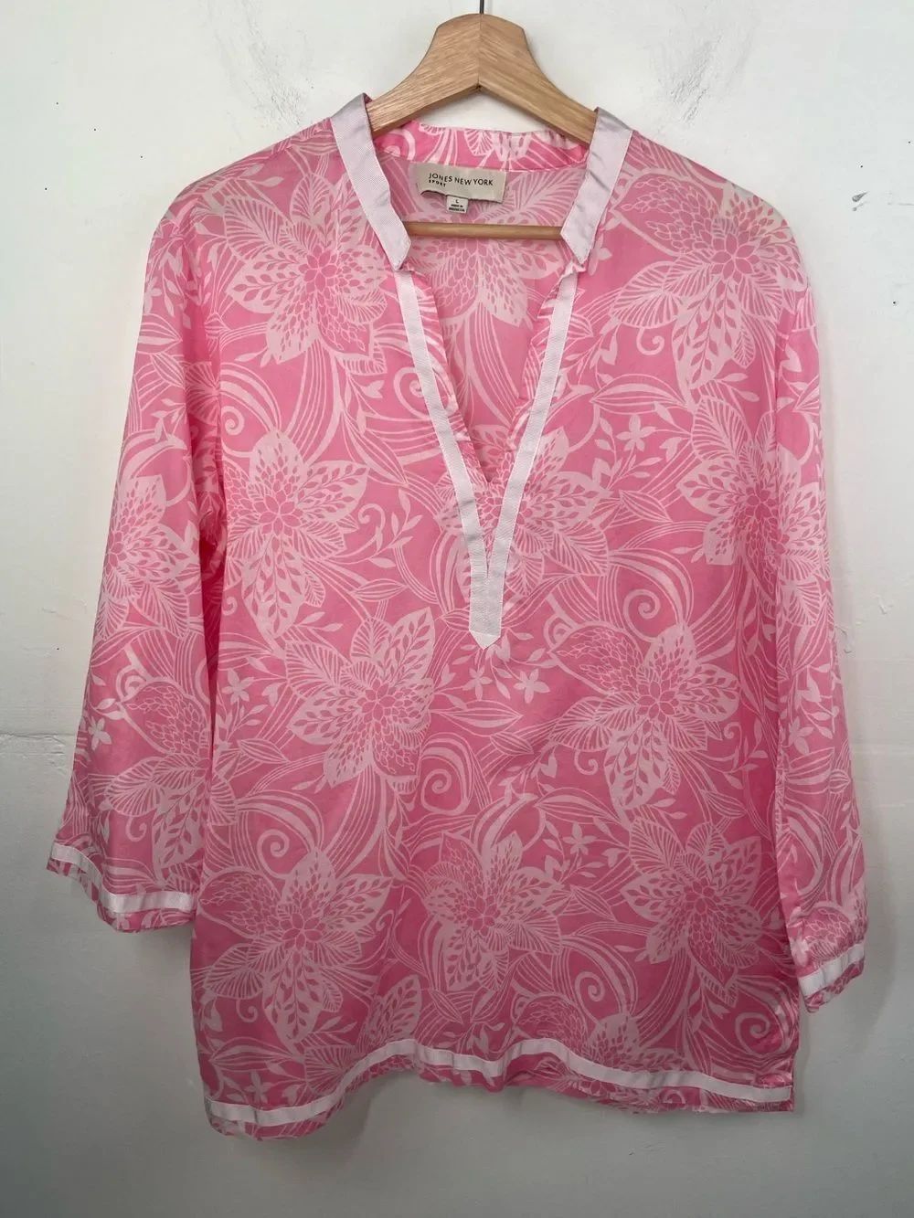 Jones NewโYork Pink & White Floral Split-Neck Tunic